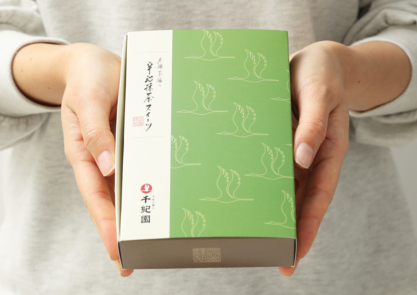 和をイメージしたチーズケーキ６個入りの箱